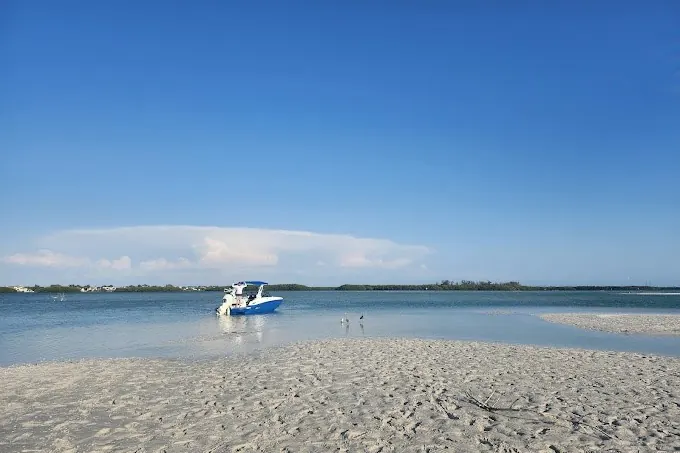 Private boat cruising Tampa Bay on a half day charter