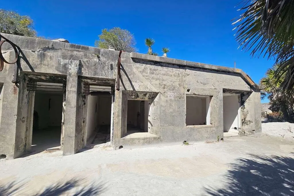 Fort Dade ruins on the beach at Egmont Key