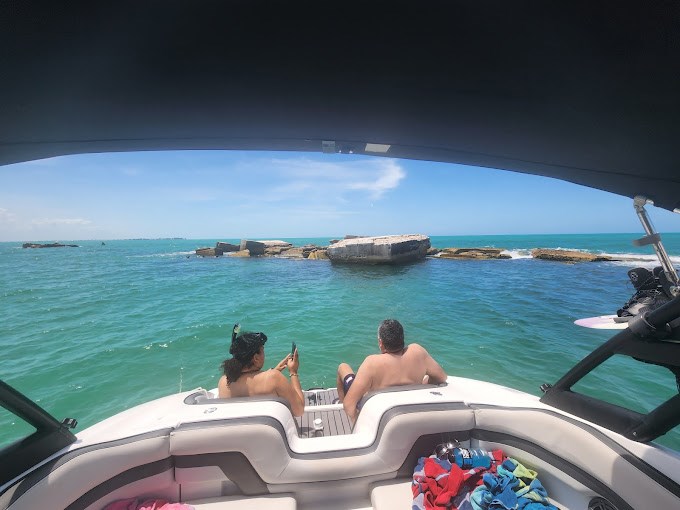 Private boat tour in Seminole offers more privacy, flexibility, and personalized experience compared to a crowded cruise